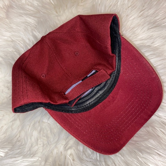 Maroon baseball cap - Picture 3 of 6